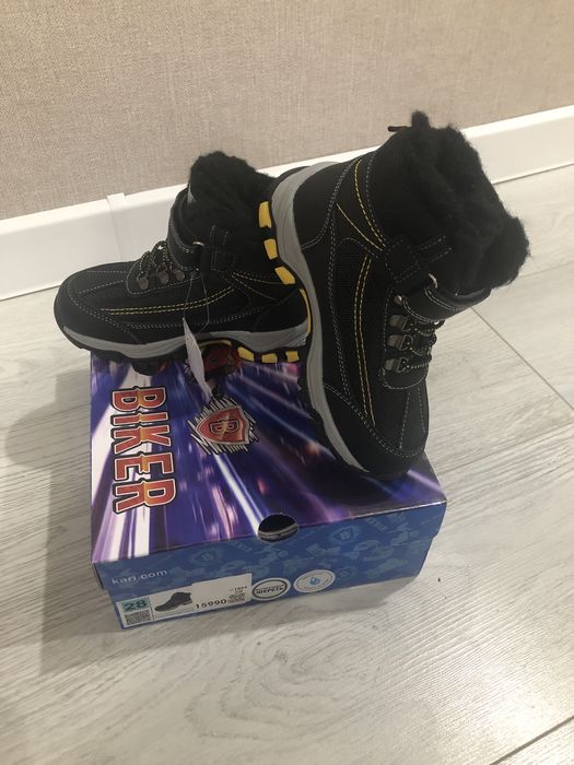 Продам детские сапоги новые