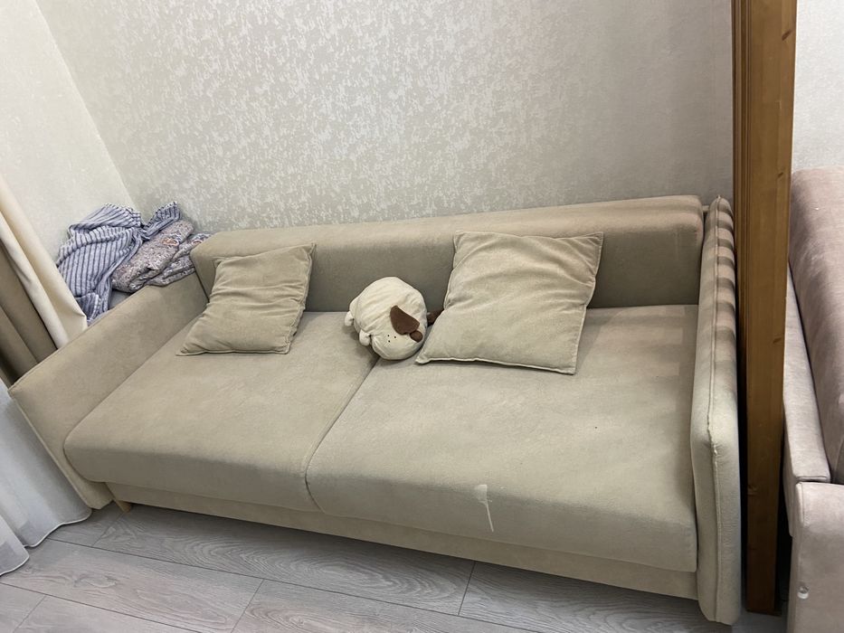 Диван, раздвигается, б/у.