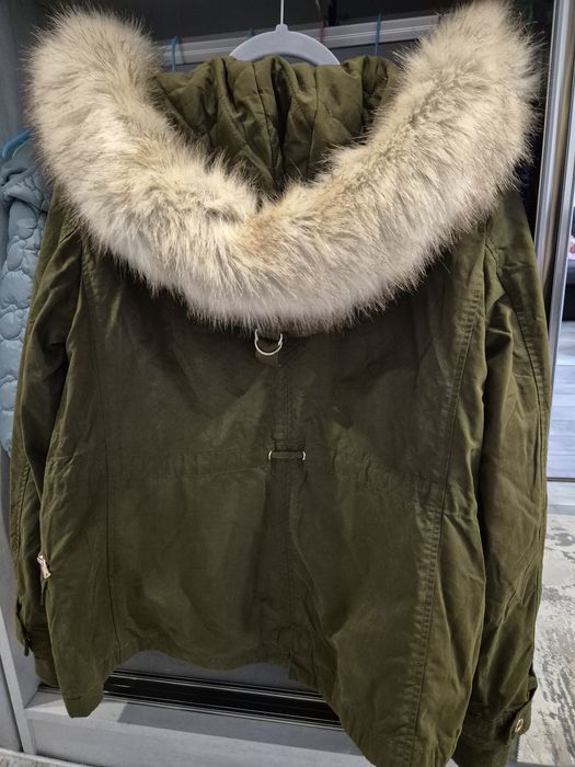 Продавам якета размер С