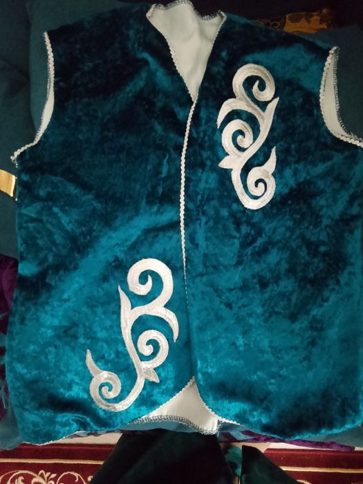 Продаю желетки национальные сшитые красивые.