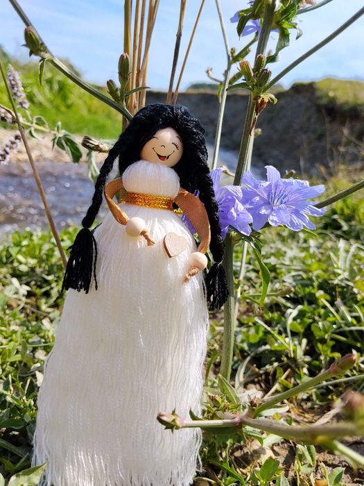 Păpușa “Mămica cu zâmbet” – Simbol al vieții și iubirii