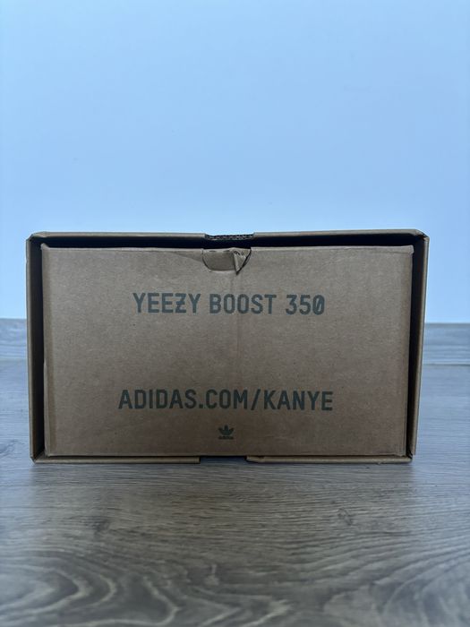 Adidasi Yeezy Boost 350 V2