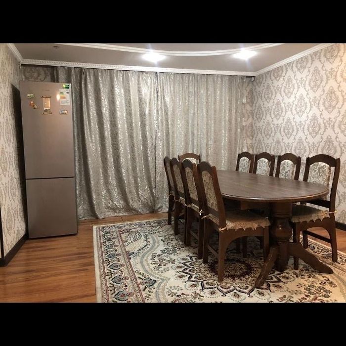 Стол стулья для гостиной