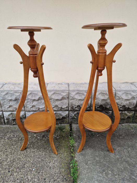Чифт страхотни антикварни дървени високи масички