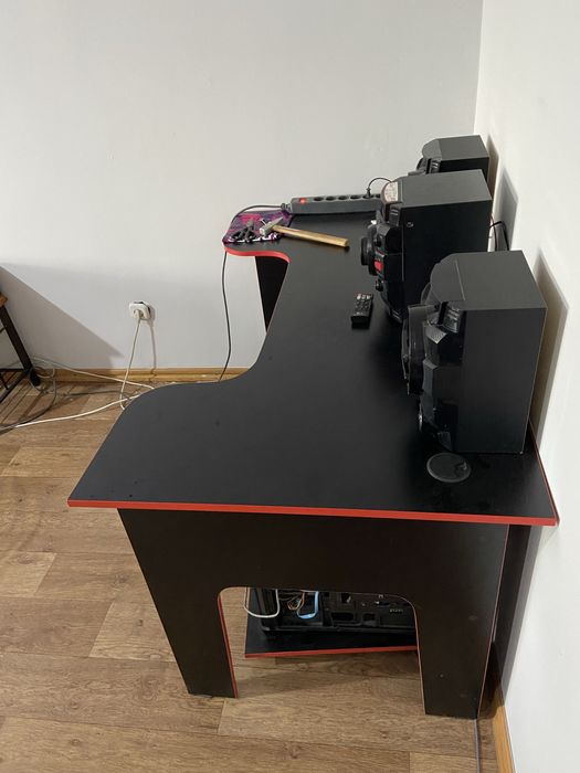 Игровой компьютерный стол