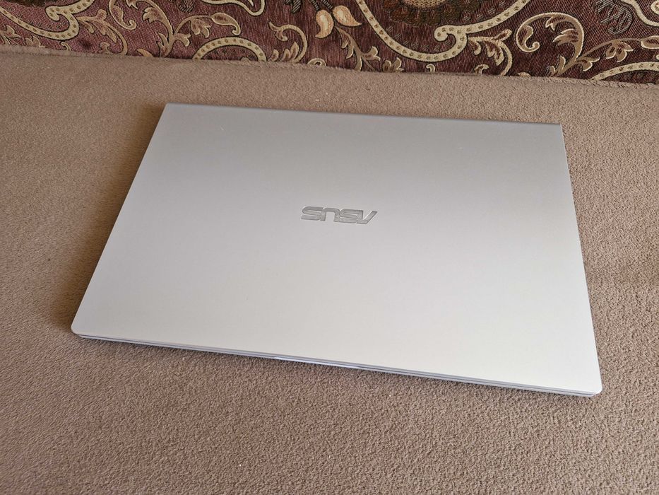 Быстрый Asus i3-10. Батарею держит 2ч