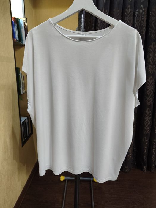 Удлиненная футболка Uniqlo AIRism (оверсайз)