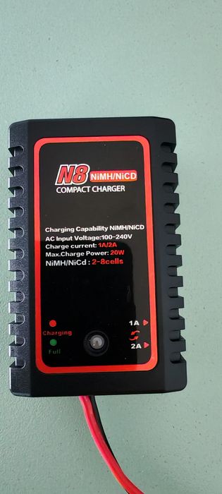 Компактно зарядно за NiMH/NiCD батерии