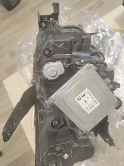 Far stanga full LED  si semnalizare stanga Mazda CX-30, model 2020