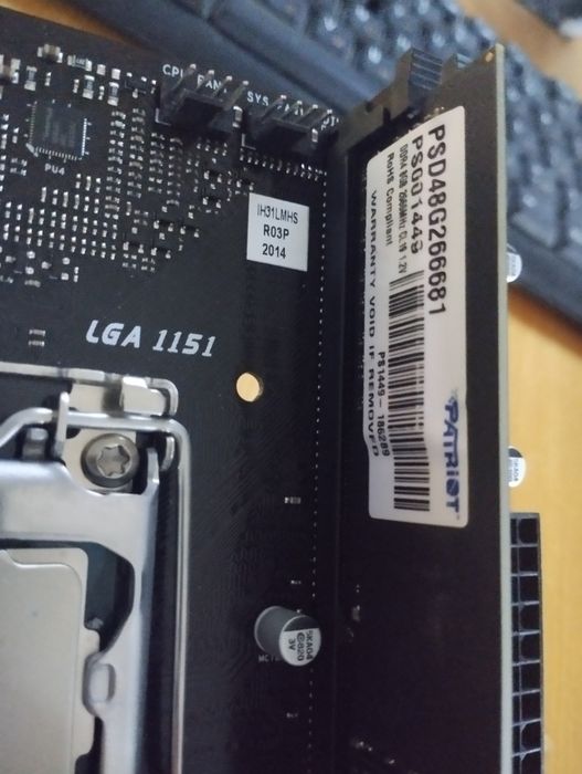 Продам комплект материнская плата H310+ процессор core i5 9400F+озу 8G