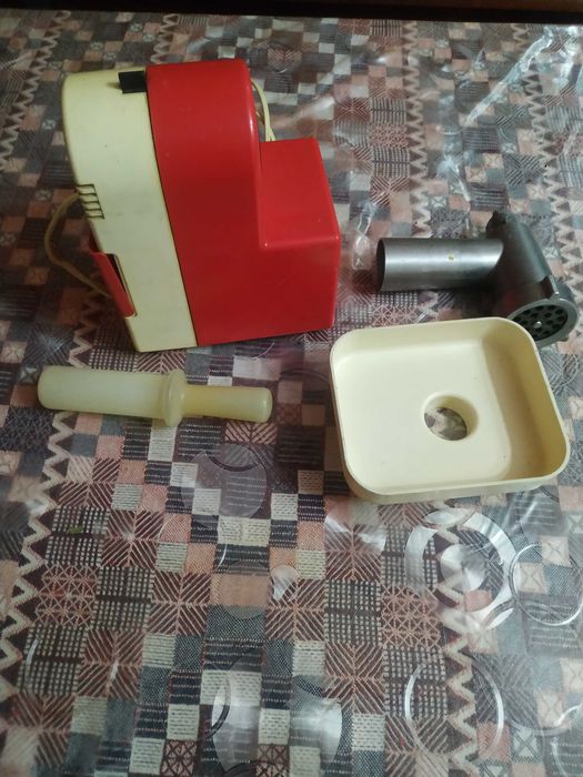 Продается советская электромясорубка