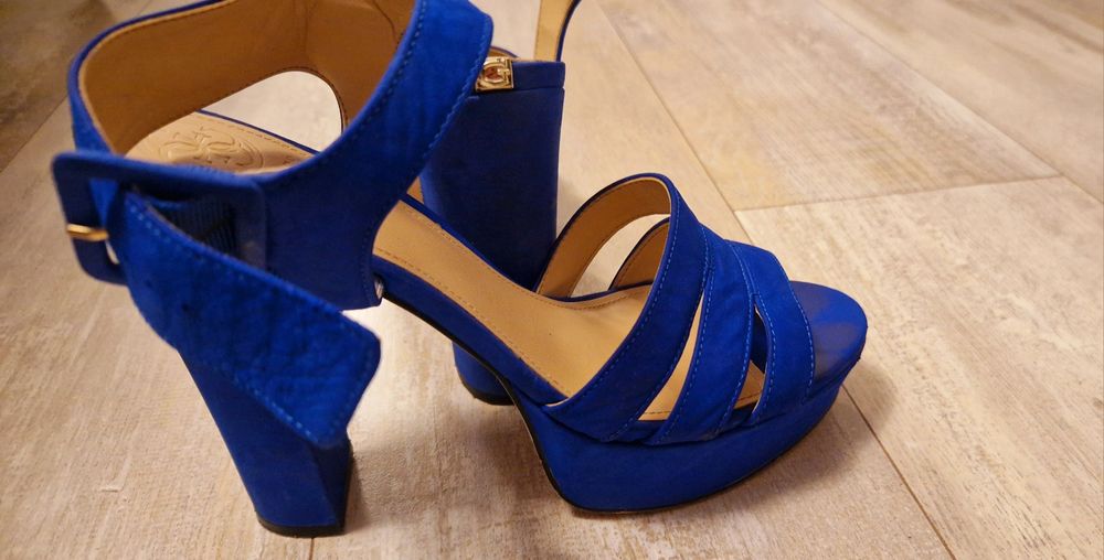 Дамски сандали на ток Guess