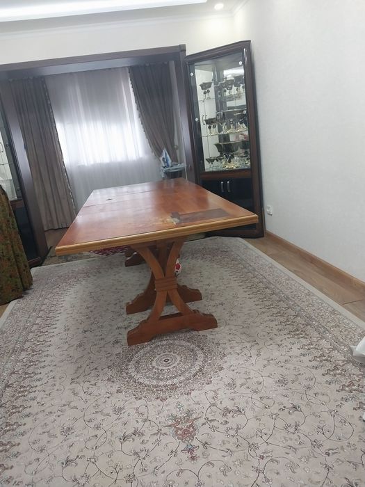 Mebelniy stol foydalanilgan.