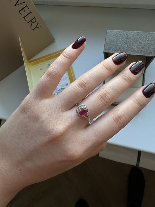 Срочно продаю кольцо с рубином