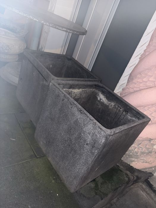 Set 4 ghivece mare plastic dur si beton 150 lei bucata