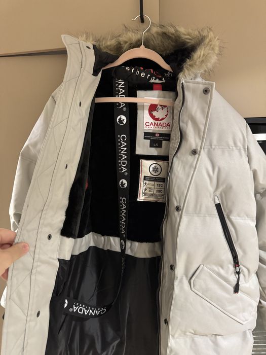 Geaca noua, nepurtata cu eticheta Canada Weather Gear
