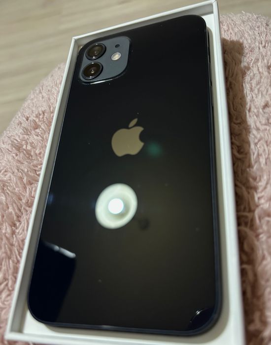 iPhone 12 64GB отличен