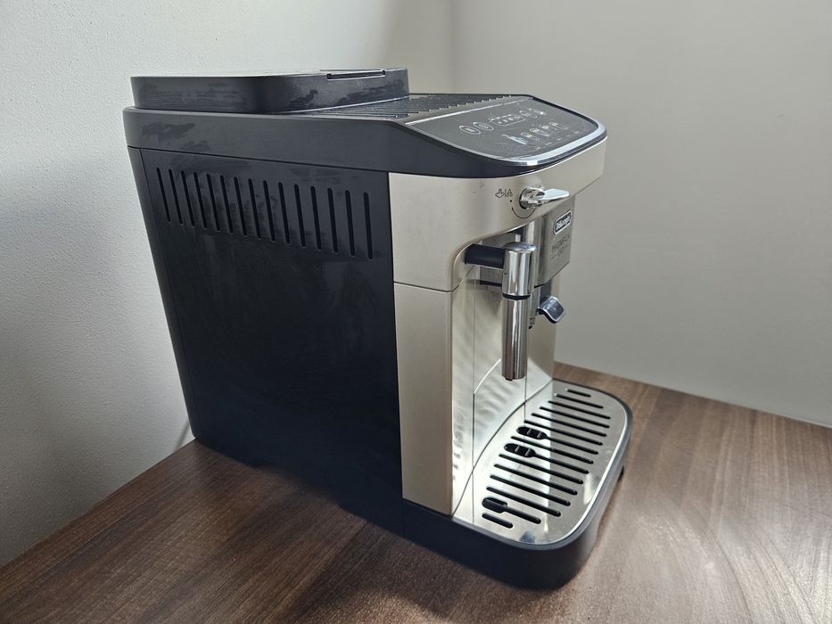 Espressor Delonghi magnifica Evo ca nou! Stare perfecta, fără urme de uzura