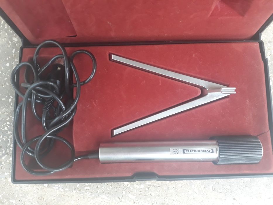 Microfon Grundig.