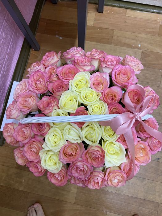 Цветы 51 роза корзине, 51 роза