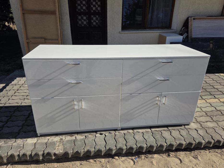 Луксозен италянски  скрин /комод/с полиуретаново покритие