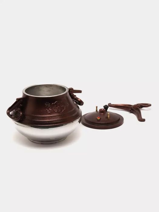 Porno lezbiyenler vannada mushuklarni ishqalaydilar