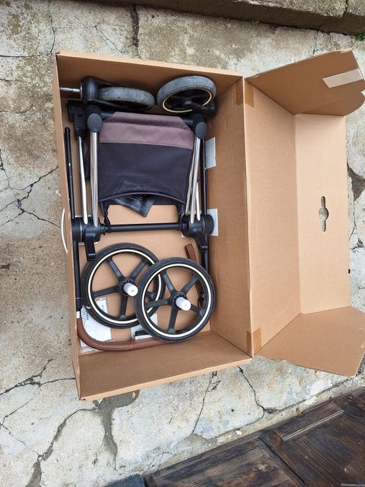 Количка Cybex priam със седалка и кош за новородено
