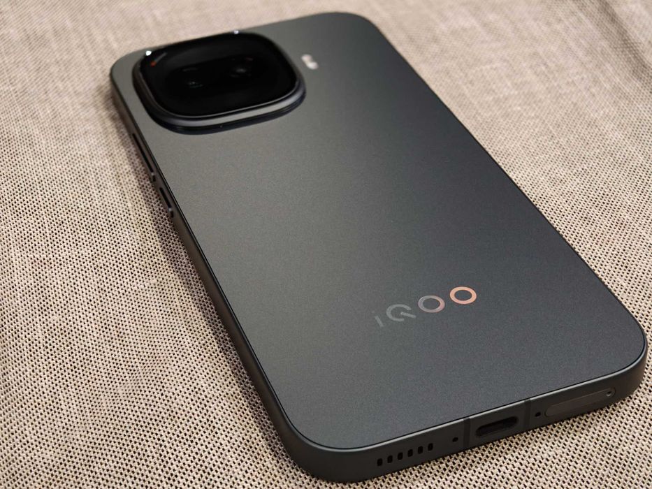 Нов Iqoo Z11 Turbo 16/256 - 7600mAh 100W; 6.59", SD8 Gen5; 200mpx