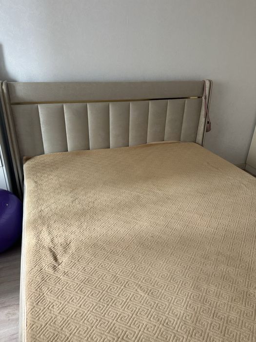 Продам двухспальную кровать