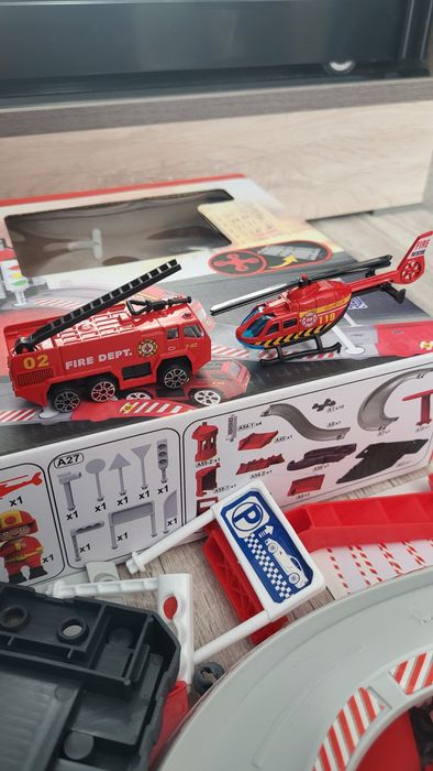 Продам дорогу с машиной и вертолётом