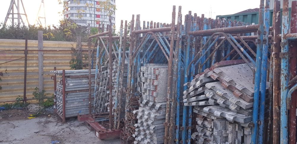 Inchiriez schela metalica cu bete tip cioc cantitate de 1500 mp