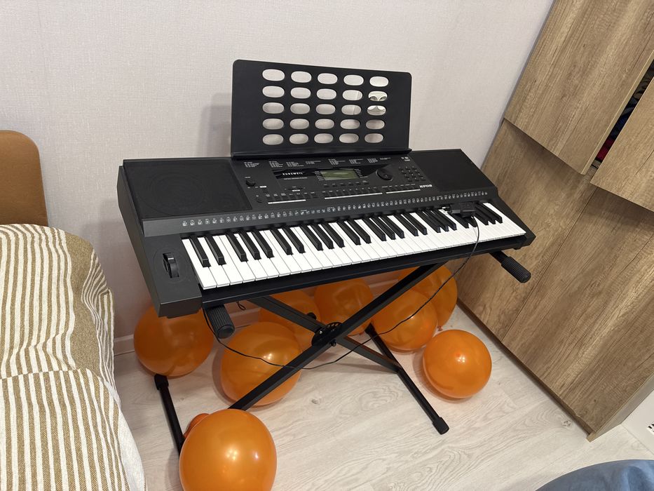 Синтезатор  Kurzweil ! С подставкой