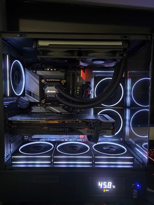 PC intel i7 11700KF, video RX 7900XT 20GB, 32GB ram, M.2 SSD 1.5TB