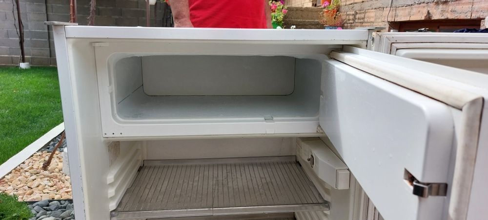 Компактен хладилник