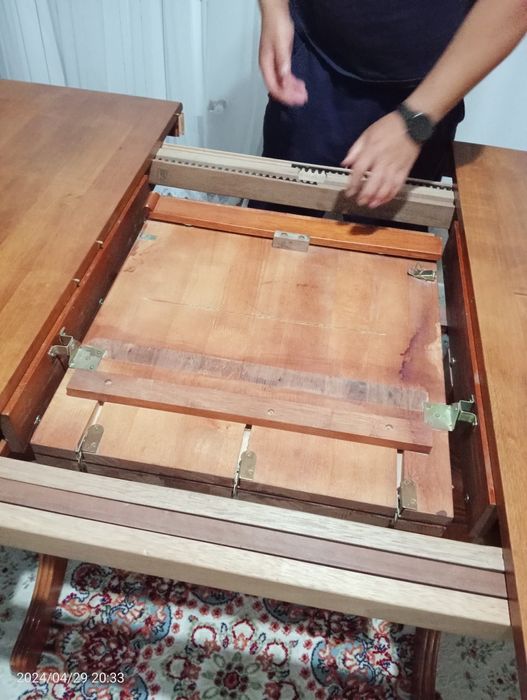 Продам стол натуральное дерево