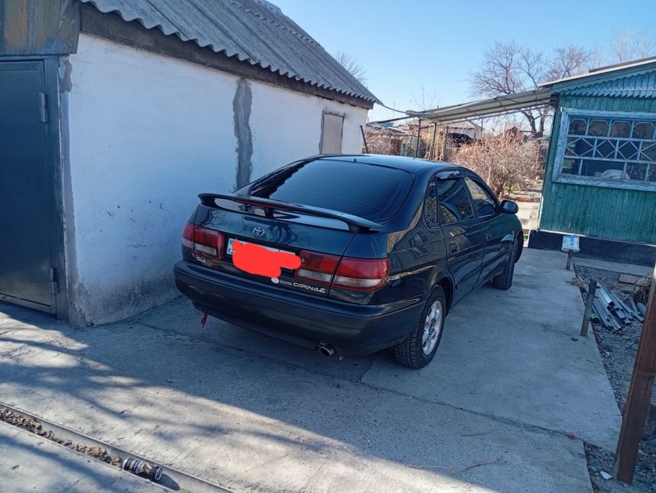 Toyota Carina E...