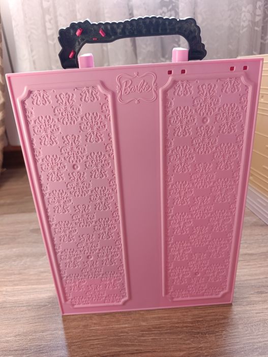 Шкафы для кукол Барби