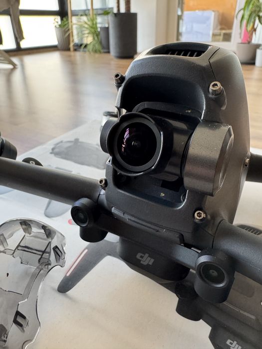 Dji FPV + 2 baterii, impecabil