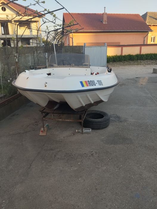 Barca cu motor 15cp