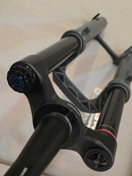 RockShox ZEB Ultimate Charger 3 190mm RC2 29 DebonAir+ furca MTB