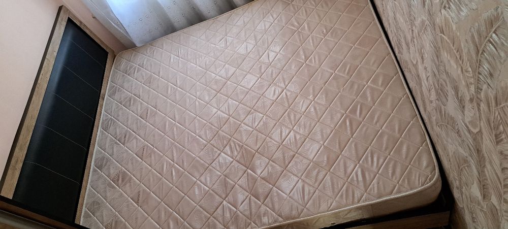 Кровать с матрасов б/у
