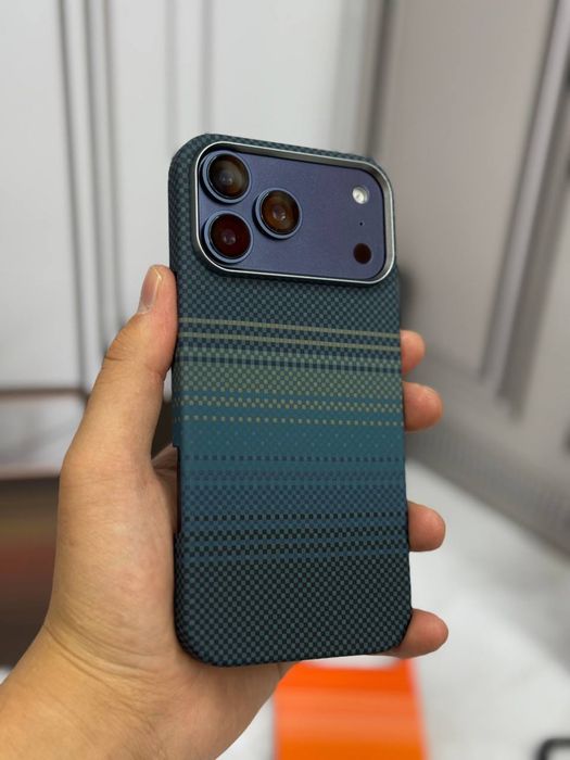 Карбоновые чехлы для Айфона