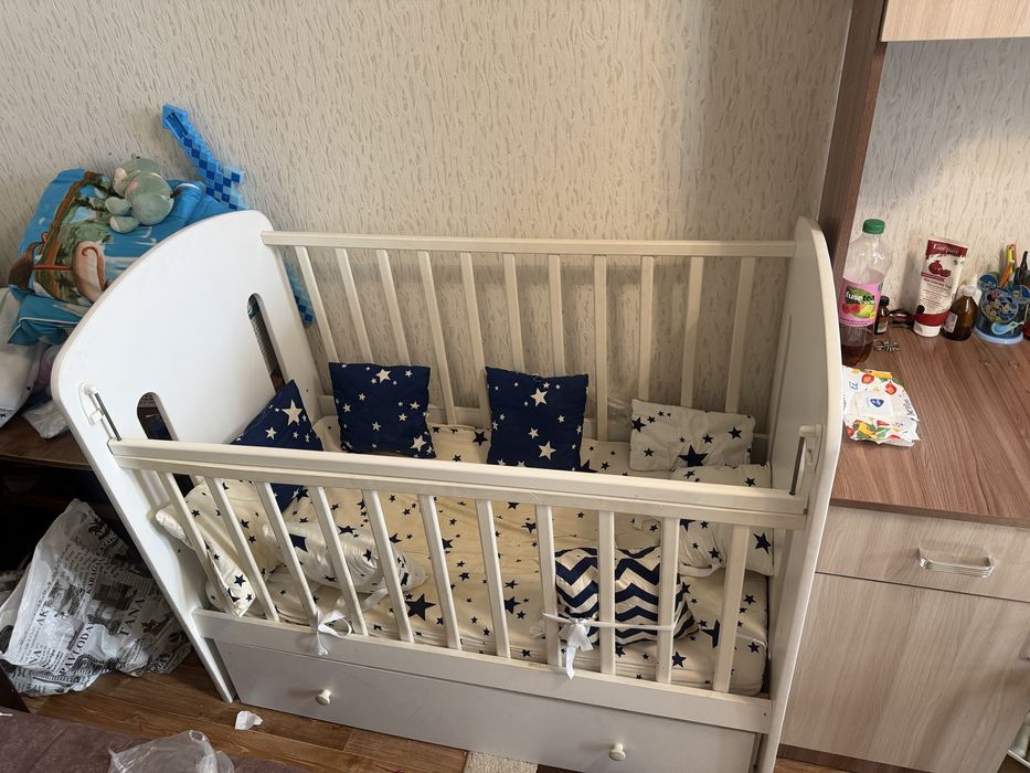 Детсская кроватка