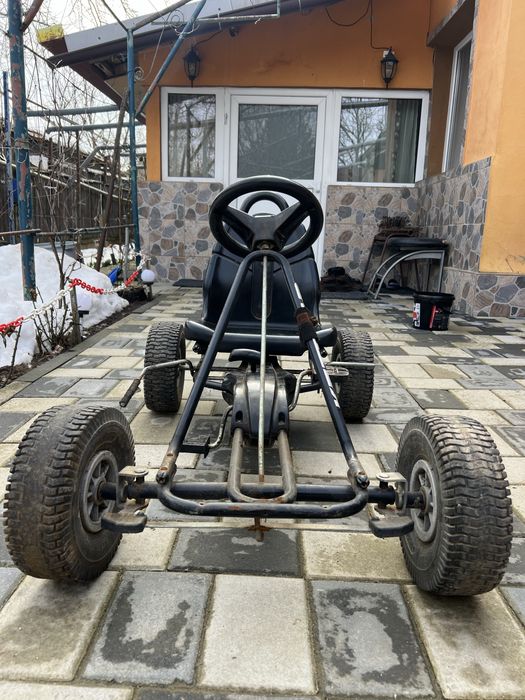 Kart cu pedale pentru copii