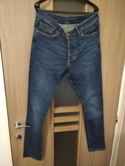 vand 2 perechi de blugi, baieti