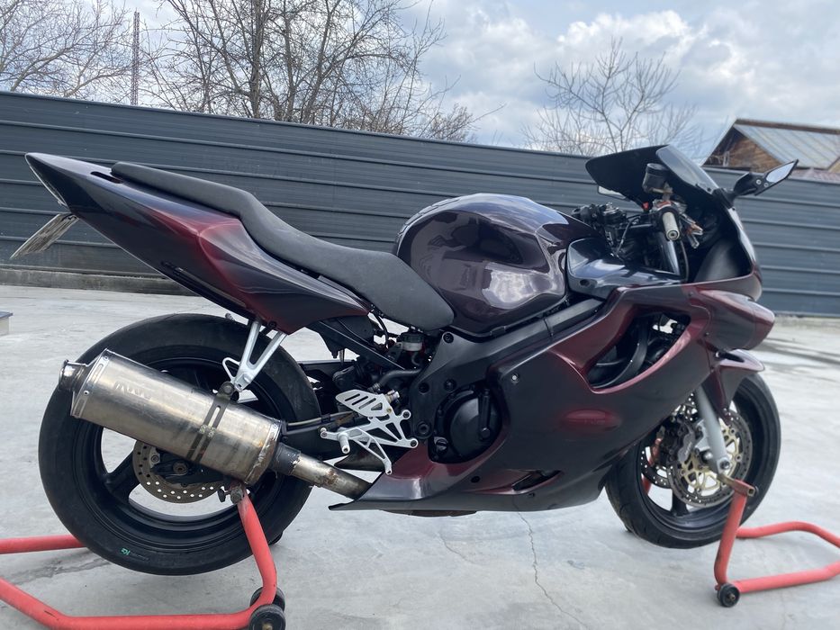 Vând honda cbr f4