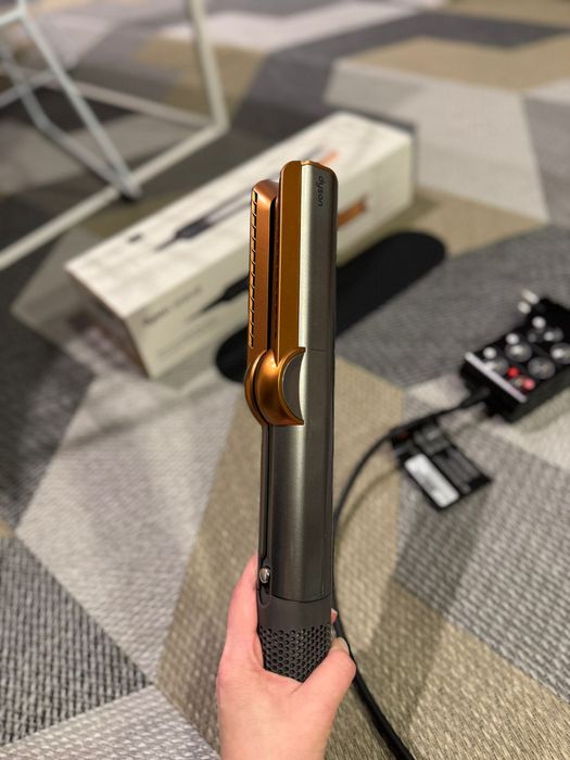 Aparat de indreptat parul Dyson HT01 Airstrait™ (Nichel/Cupru), ca nou