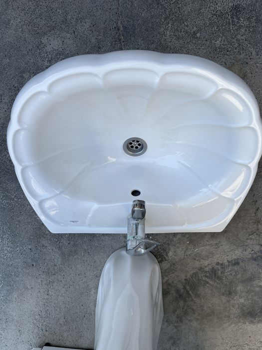 Раковина Colombo со стойкой