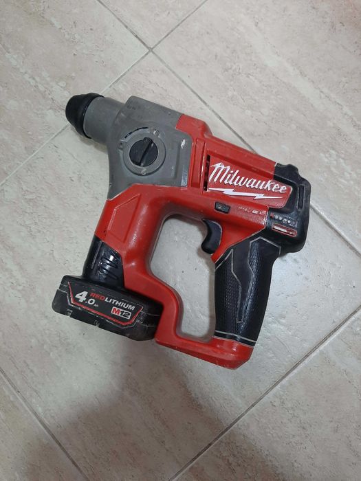 Акумулаторен перфоратор Milwaukee M12 CH ,  безчетков с батерия