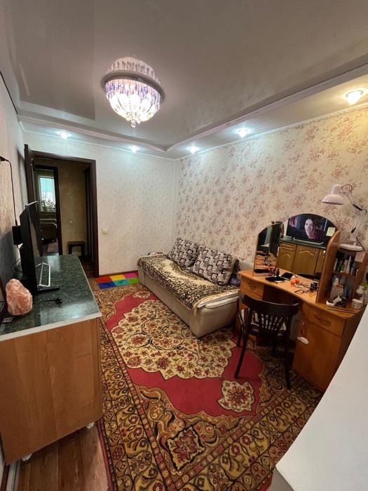 Продаетя 2 ком квартира р-не Уюта